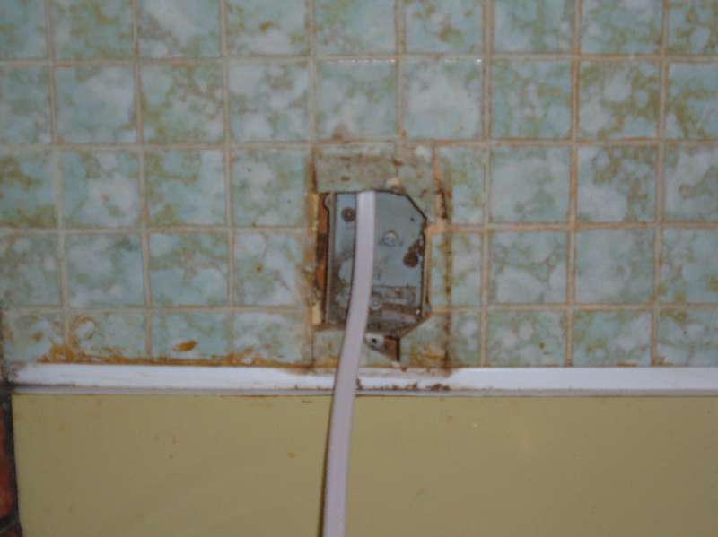 Fixing the Retro-House electrical.