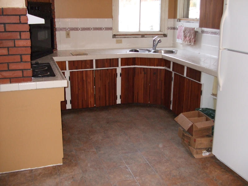 Tiling The Kitchen Counters.