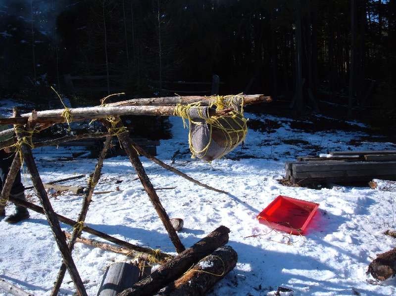 Mini Trebuchet with small ballast rock.